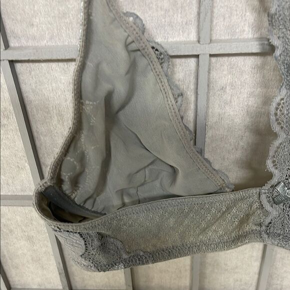 Elegant Gray Lace Bra, 34B. - Picture 5 of 9